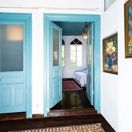 Mansion With Lemon Tree * Esmirna