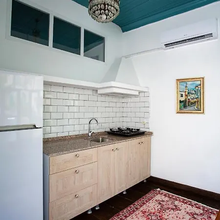 Mansion With Lemon Tree Apartamento Esmirna