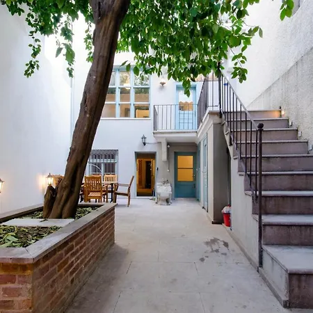 Mansion With Lemon Tree * Esmirna